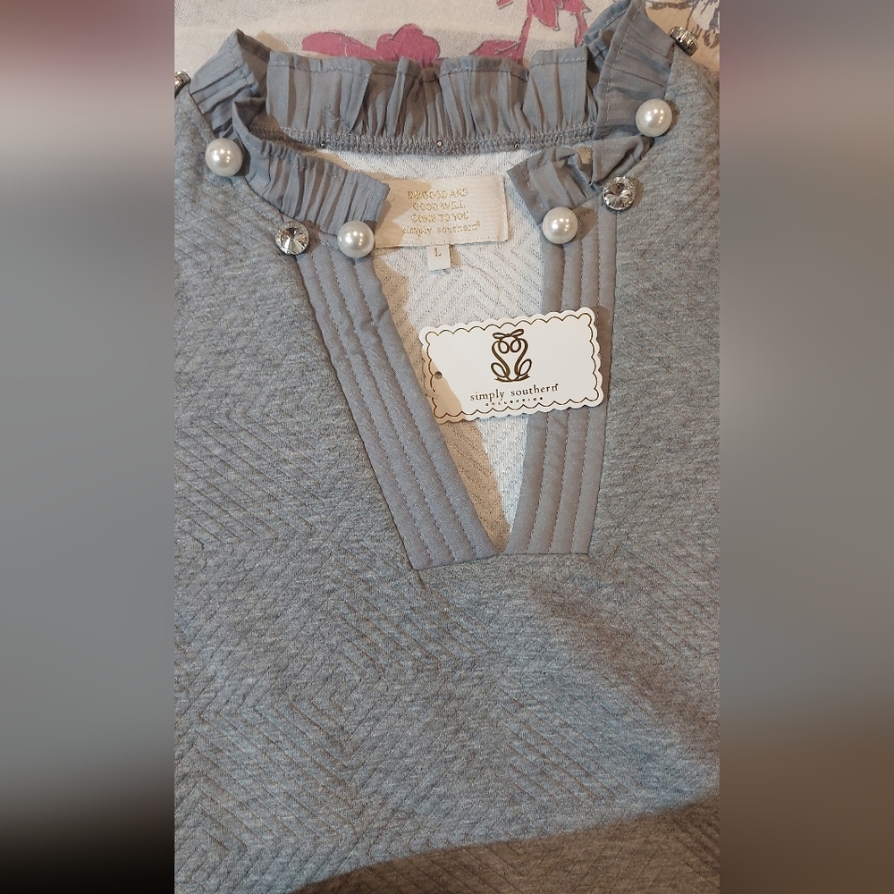 Elegant Textured Gray Shift Dress with Pleated Sleeve Detail - Picture 8 of 12